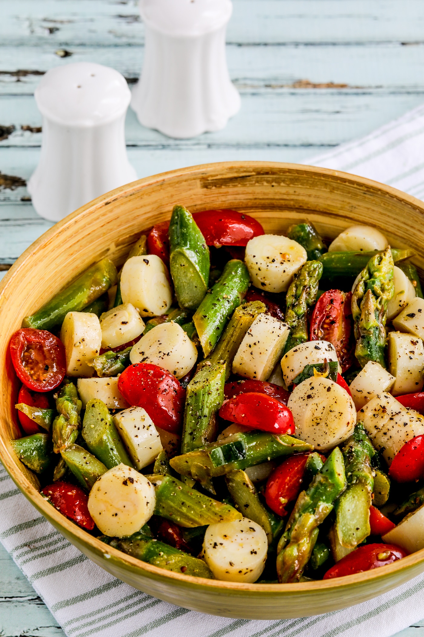 Asparagus and Tomato Salad with Hearts of Palm finished salad in serving bowl