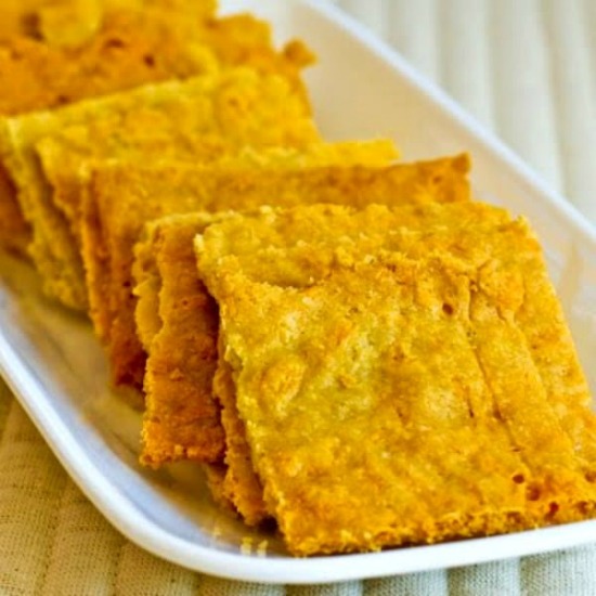 Low-Carb and Gluten-Free Cheese Crackers with Almond Flour found on 